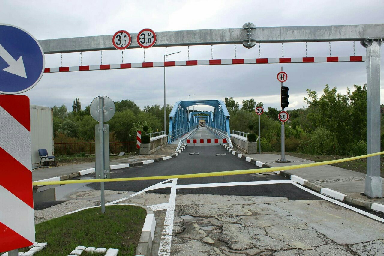 Чакат премиера Борисов да открие знаков мост (СНИМКИ)