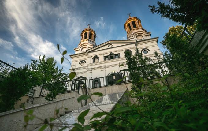 Нова дарителска кампания спасява храма „Света Троица” в Плевен