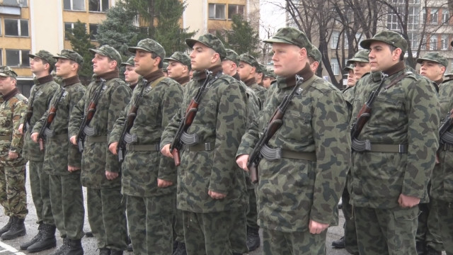 46 студенти започнаха доброволно военна подготовка