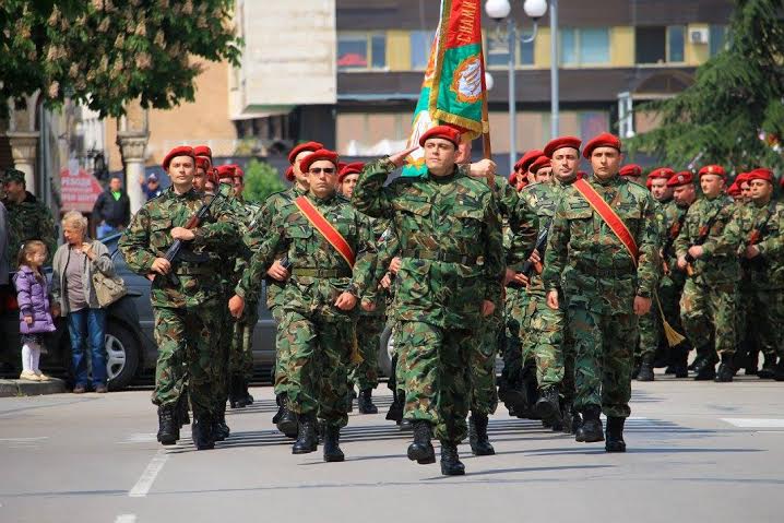 С военен марш в Шумен отбелязаха Деня на българската армия 9 С военен марш в Шумен отбелязаха Деня на българската армия