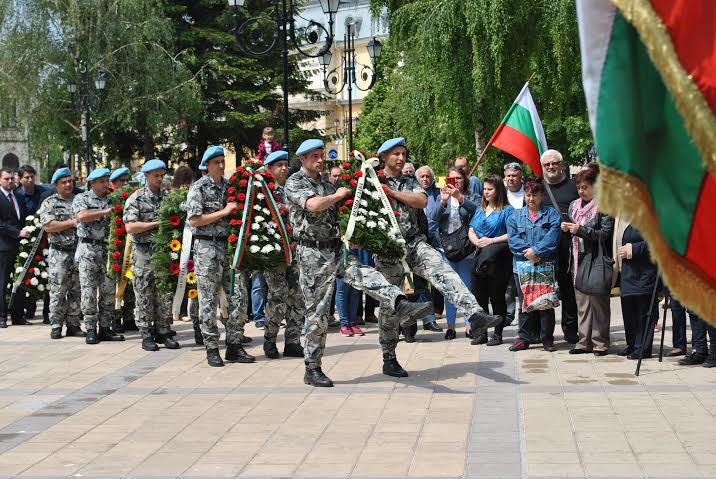 Празнична литургия, концерт и церемония по поднасяне на венци и цветя за Деня на Русе