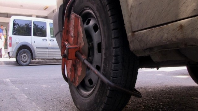 В София: Скоба за колата, дори ако е паркирана пред собствен гараж