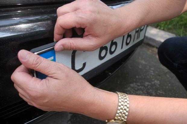 Втори ден КАТ не регистрира коли, след седмица се задава пълна блокада