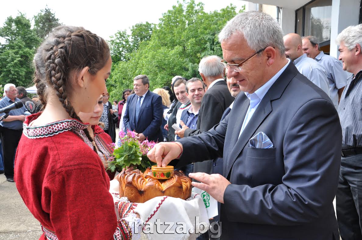 Над 140 майстори въртяха оригинални баници във врачанското село Баница 9 Над 140 майстори въртяха оригинални баници във врачанското село Баница