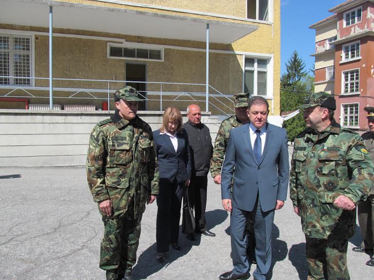 Министър Ненчев: Развитието на военните университети трябва да бъде приоритет