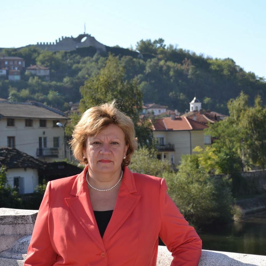Корнелия Маринова: Двама нови инвеститори отварят работни места в Ловеч 9 Корнелия Маринова: Двама нови инвеститори отварят работни места в Ловеч
