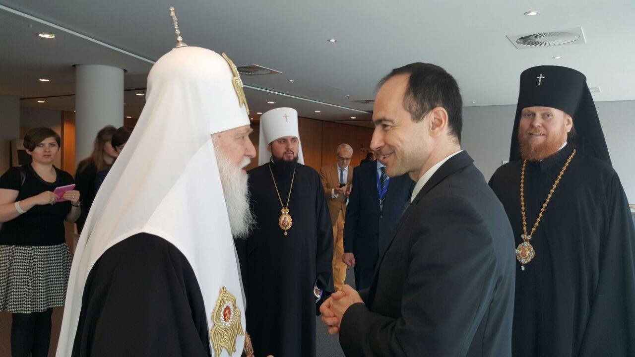 Евродепутат от ГЕРБ се срещна с патриарха на Украинската православна църква