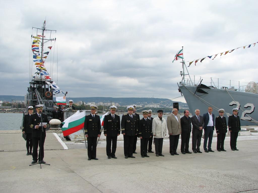 Военните моряци от противоминни кораби отбелязоха своя празник