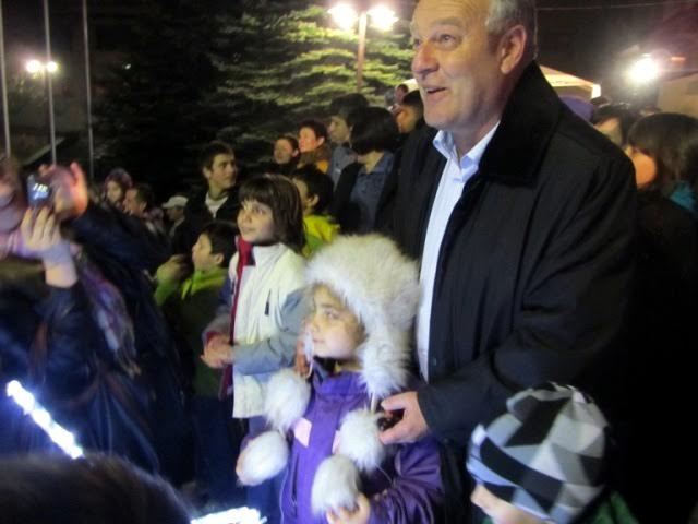 Палят светлините на коледната елха в Смолян на 7 декември