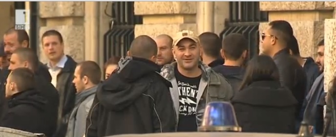 Близки на Андрей Монов протестираха срещу номинацията на убиеца му за ”Човек на годината”