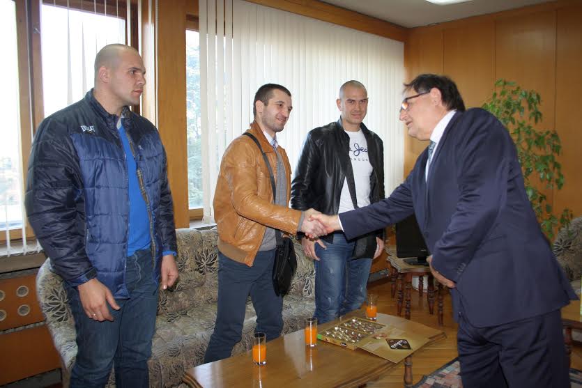 Кметът на Шумен поздрави европейски шампиони по муай-тай