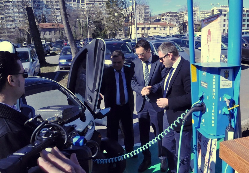 Французи строят завод за екоавтомобили в Бургас