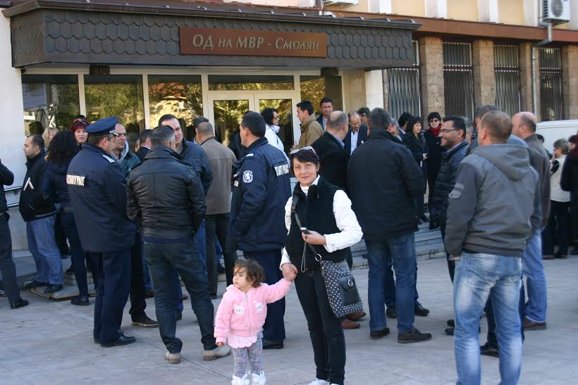 Масов протест на униформените в цялата Смолянска област