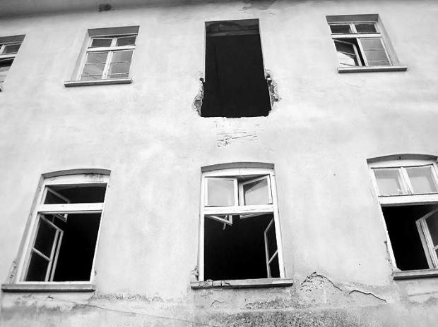 Вековни казарми се рушат в центъра на Велико Търново