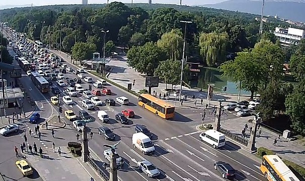 Такса за колите-пришълци в София иска бизнесът