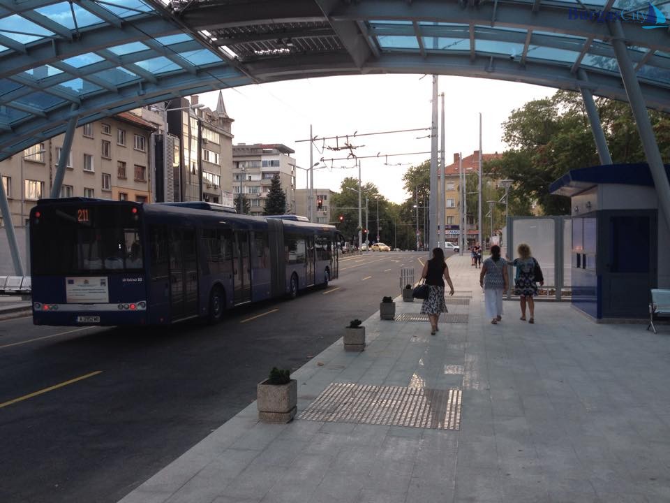Централната автобусна спирка в Бургас вече улеснява движението на градския транспорт