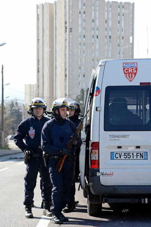 Ранен полицай при акция в Париж