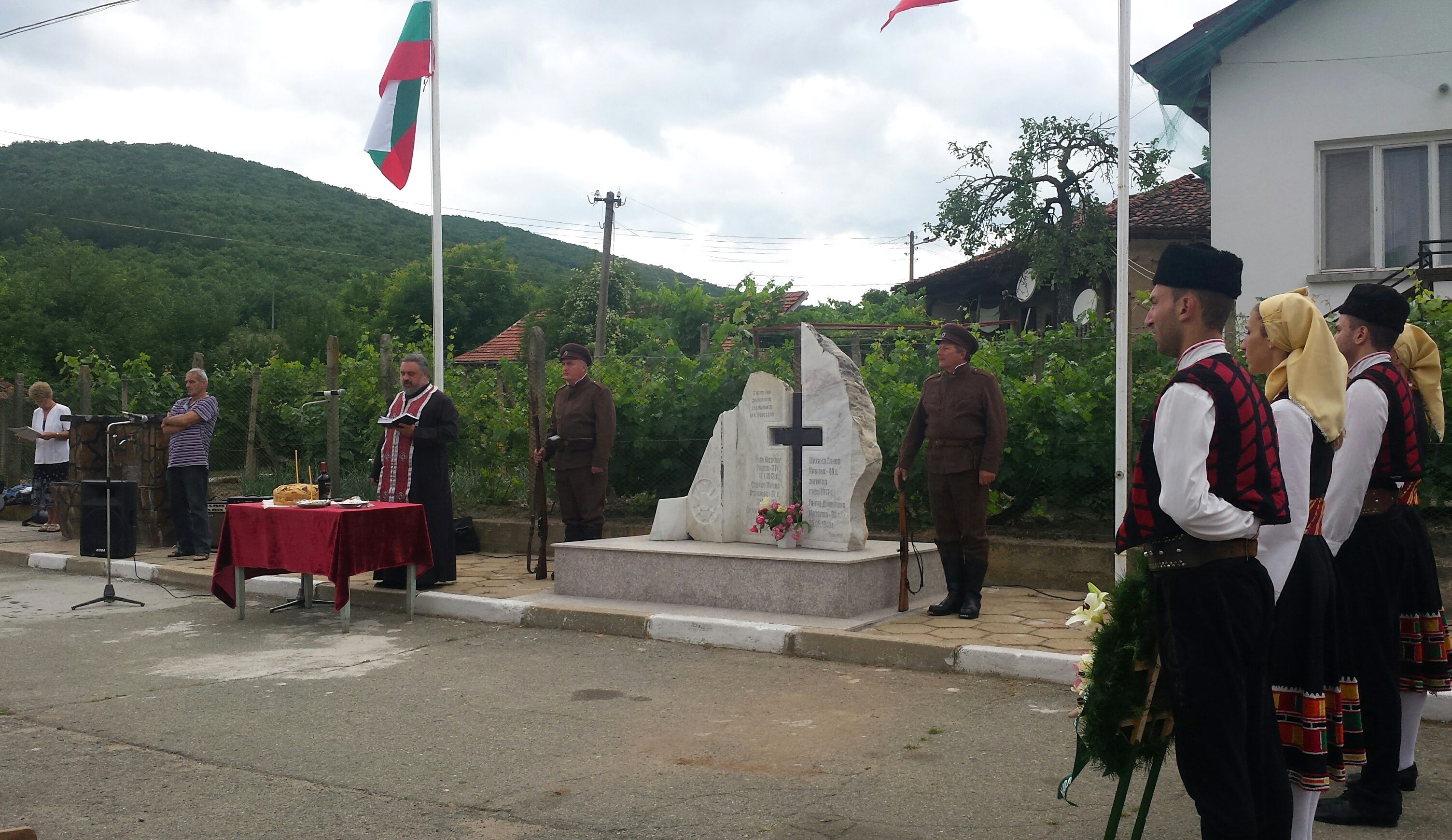 Направиха паметна плоча на загиналите във войните в старозагорското Ново село