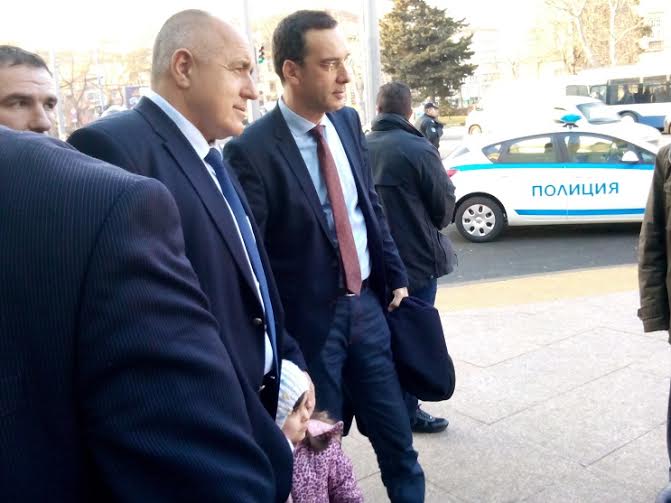 Бойко Борисов: „Чичо Кмет” да си гледа Бургас