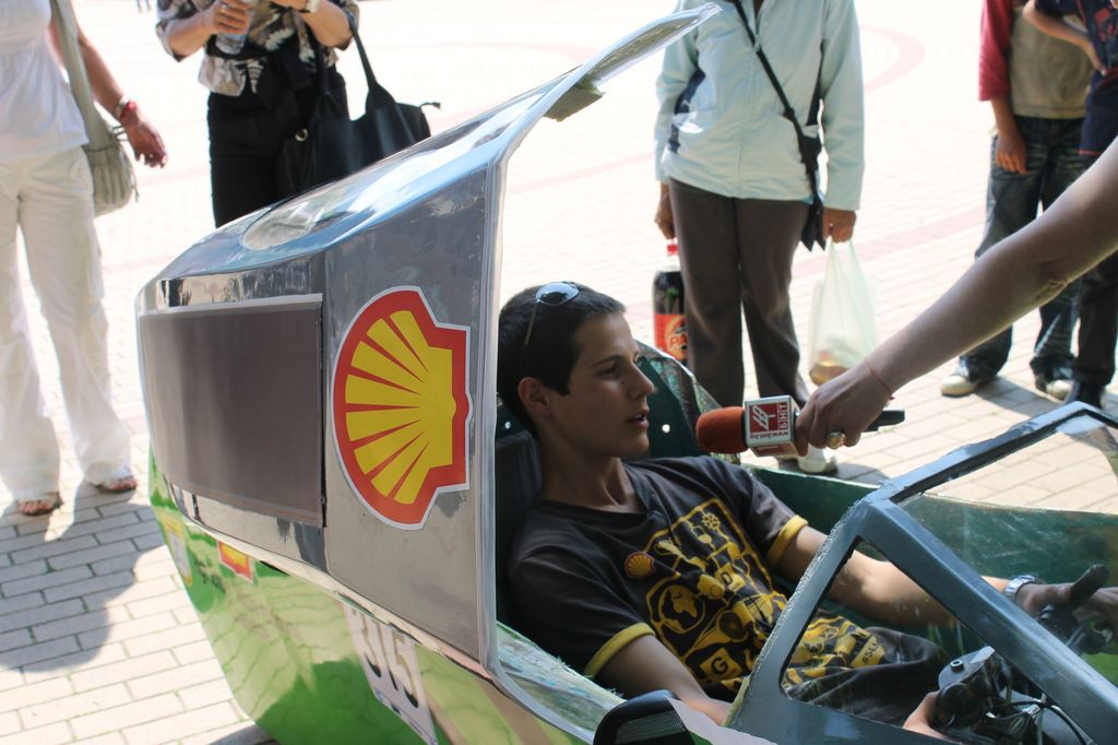 Ученици от Чепеларе творят електромобил за участие в Shell Eco-marathon 9 Ученици от Чепеларе творят електромобил за участие в Shell Eco-marathon