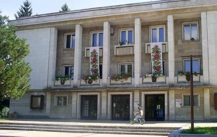 Ремонтират пет знакови сгради в Троян