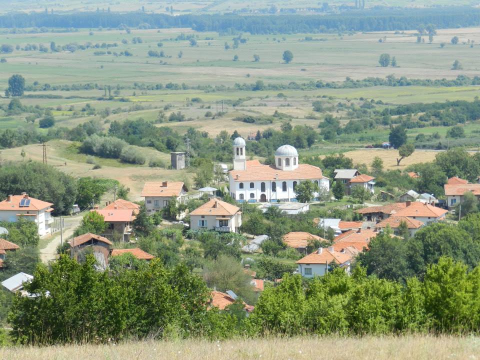 Ученици даряват 100 лева за ремонт на храм
