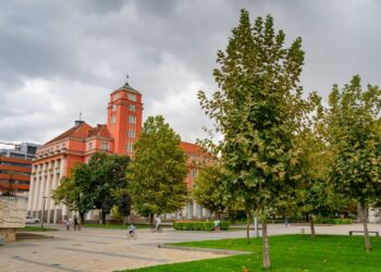 Граждани и бизнес заявяват електронно административни услуги