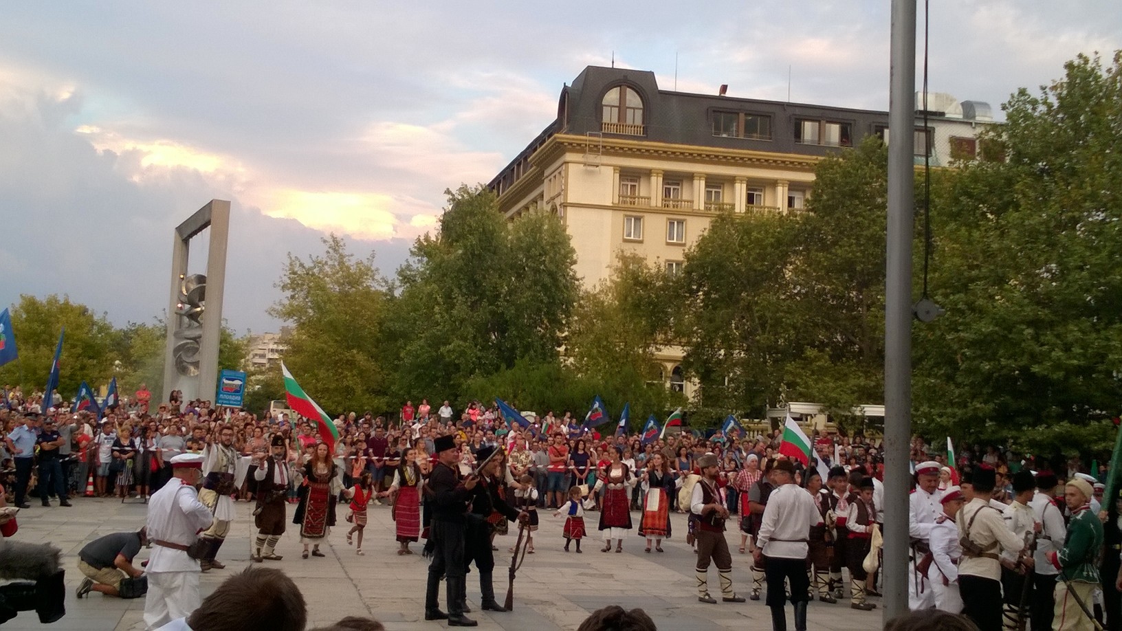 С изстрели и “Да живее България!” “провъзгласиха” Съединението в Пловдив