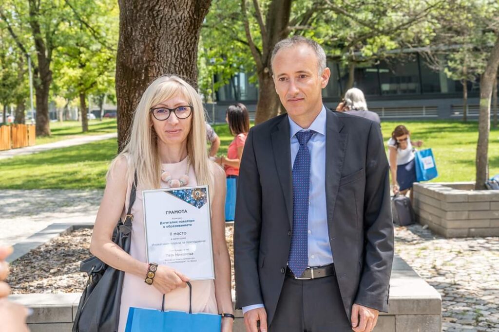 николова