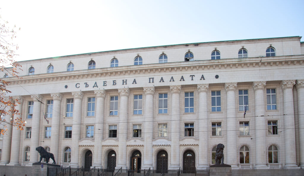 Сигнал за бомба затвори Съдебната палата