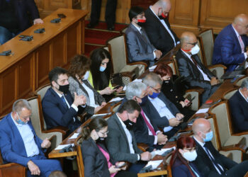 Парламентът избра трима членове на КЕВР