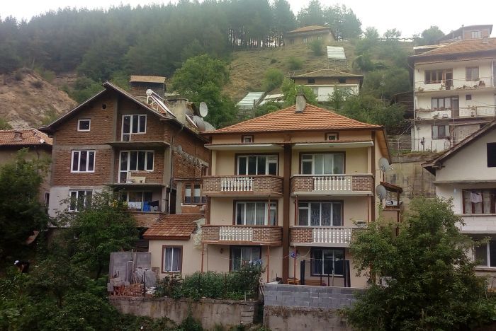Село стана като Бевърли Хилс с новите си къщи 1 Осеново 2020 8