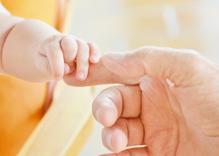 Павликени отпуска първите помощи за новородени или осиновени деца 1 baby 2416718 1920