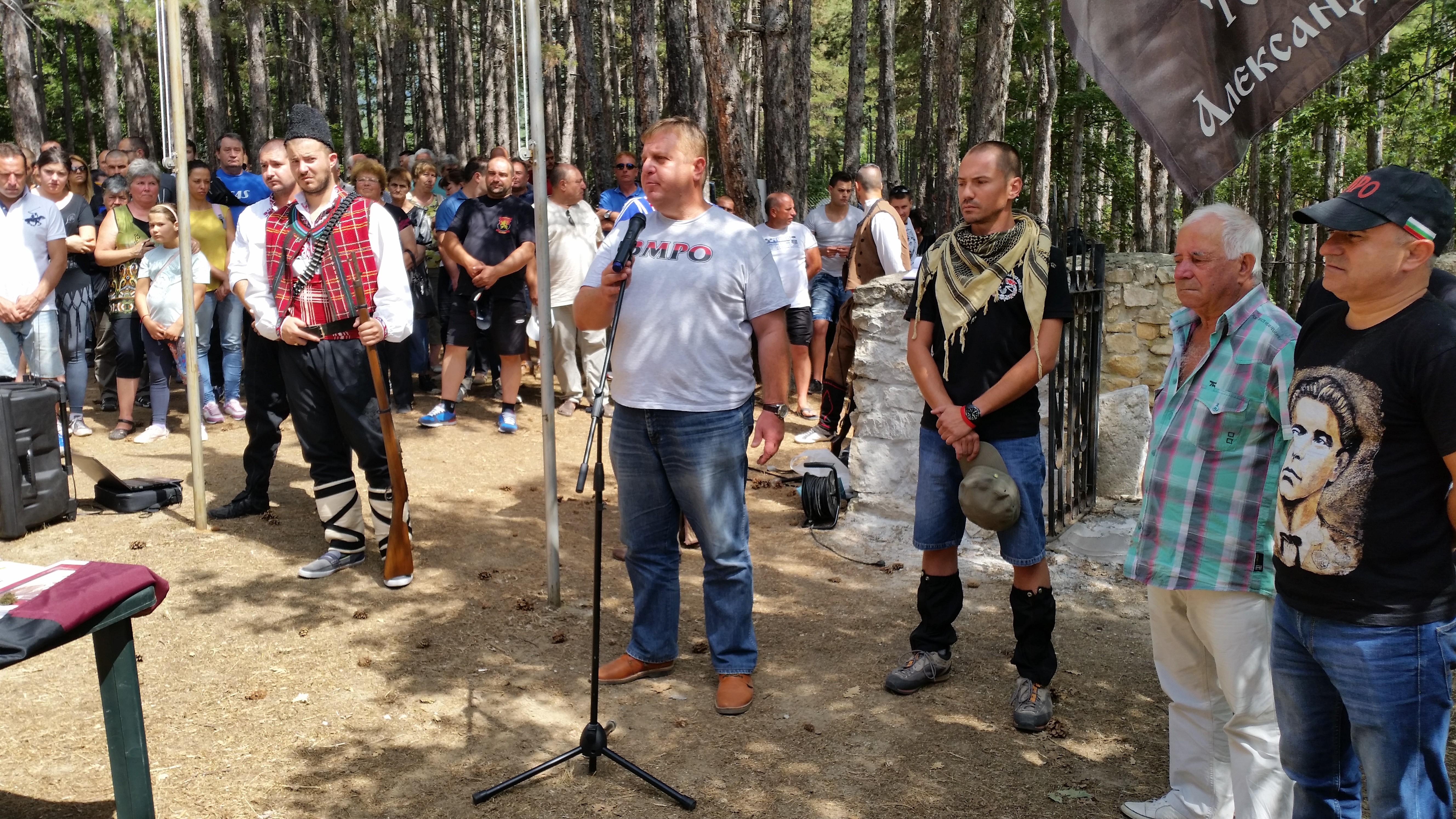 Каракачанов упрекна Борисов: Не бива да търсим съчувствие, а сами да защитим интересите си