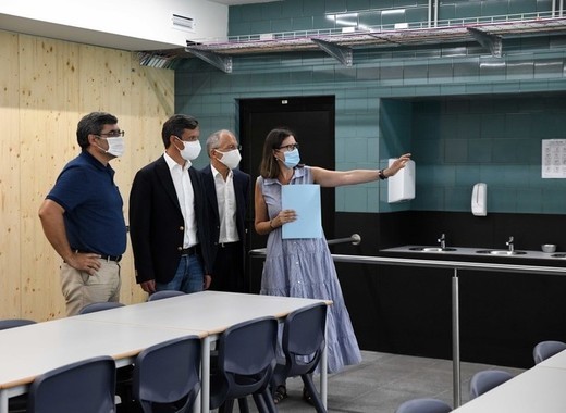 Famalicão opens a new chapter in primary school facilities 1 medium Paulo Cunha visitou parte da EB de Ribeir C3 A3o j C3 A1 intervencionada