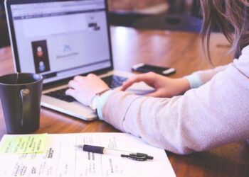 Charleroi earmarks almost half a million euros to reduce the digital divide at school