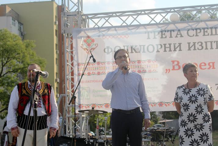 “Облаче ле, бяло” разплака хората на фестивал в Стара Загора