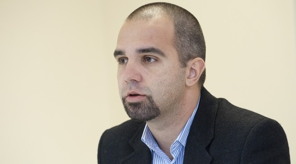Политологът Първан Симеонов: Мажоритарният вот води до двупартийна система