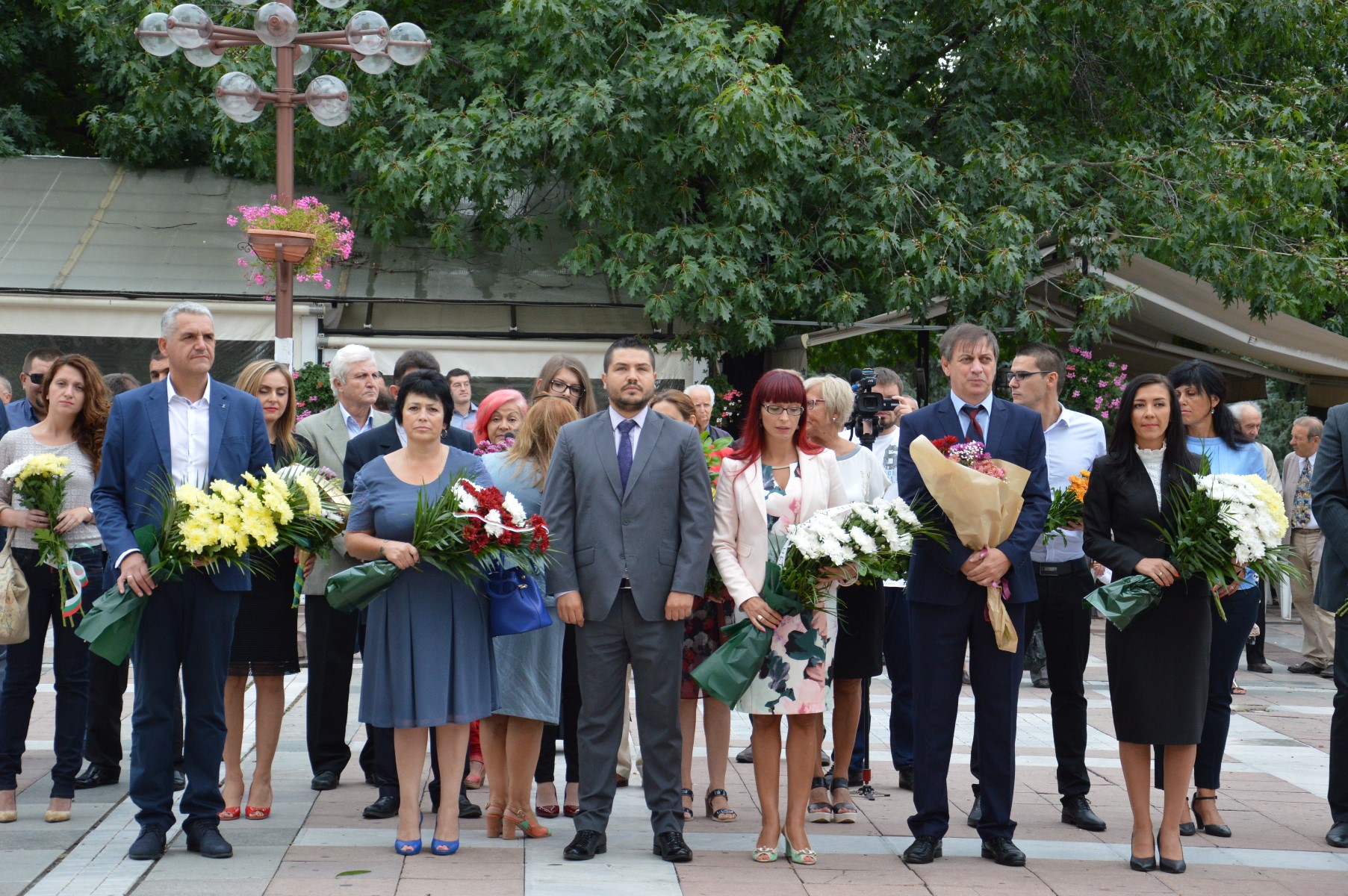 Цветя и венци за Съединението в Благоевград