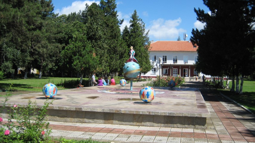 Правят класна стая под небето в българско село