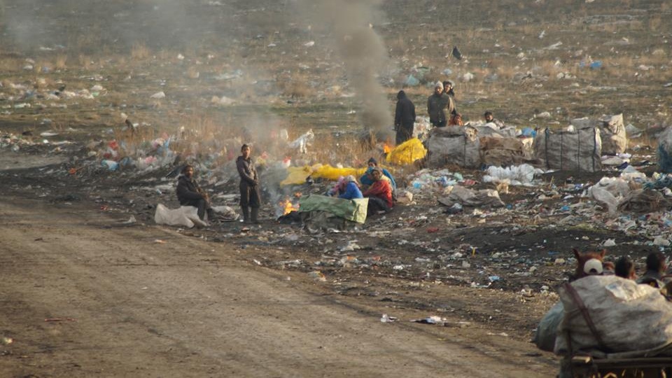 Пламна сметището в Ново село, има опасност от обгазяване