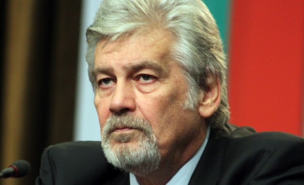 Мая Манолова с гневен есемес до Ламбо