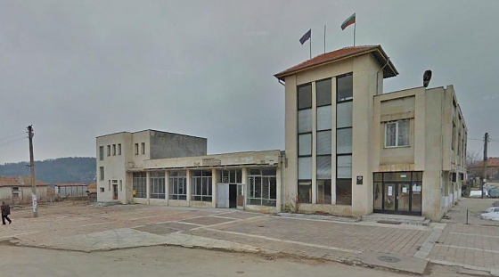 Дамски дуел за кмет на Синьо бърдо