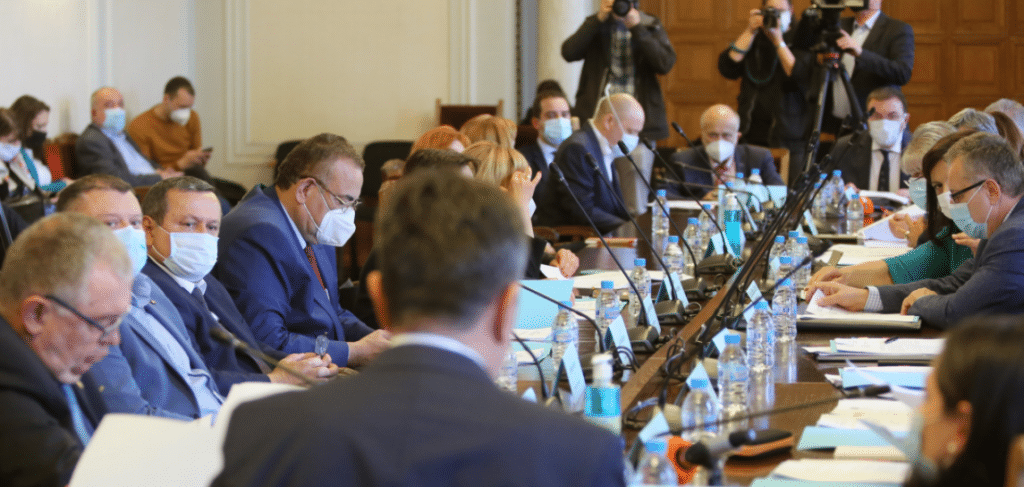 Депутатите приеха няколко законопроекта на заседание на здравната комисия
