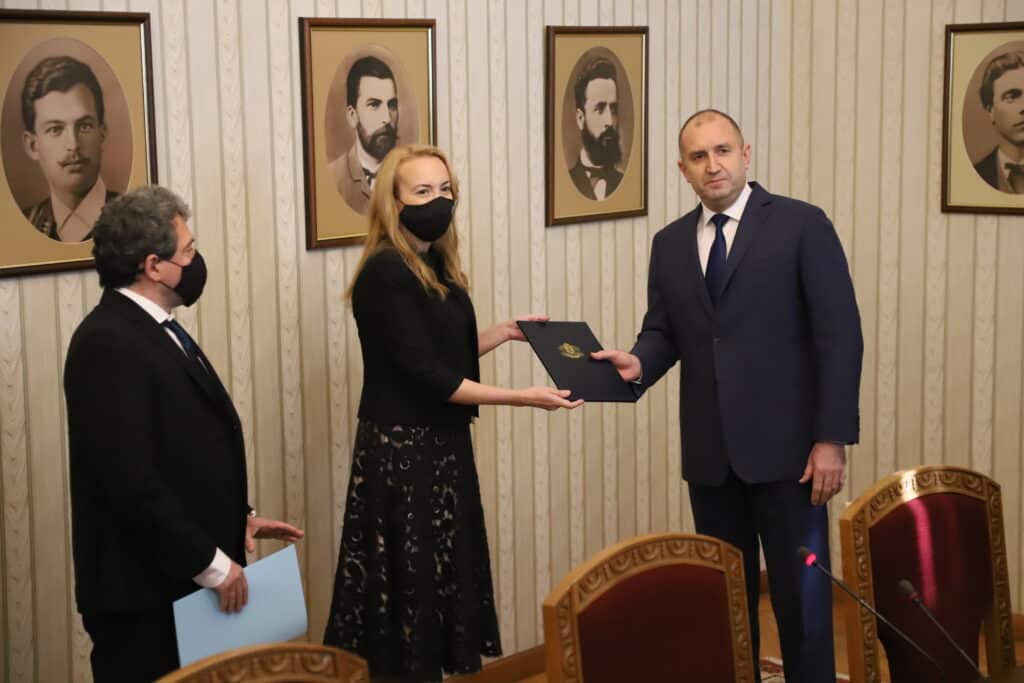 От "Има такъв народ" върнаха мандата на президента