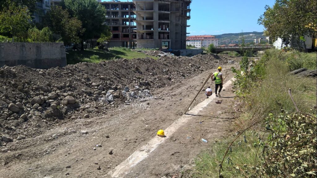 Укрепват коритото на централното дере в Момчилград 1 Момчилград 3