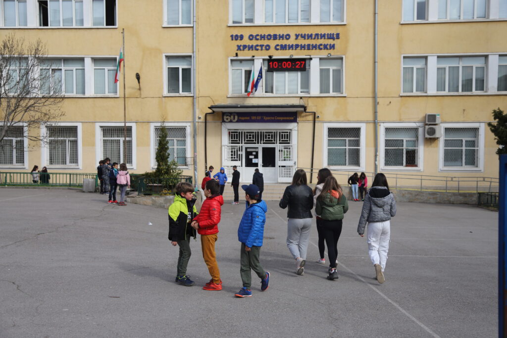 Няма да затварят училища, без дървена ваканция заради скъпия ток 1 Училища София мерки 4