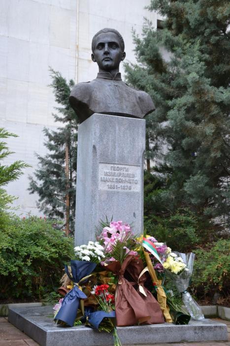 паметник