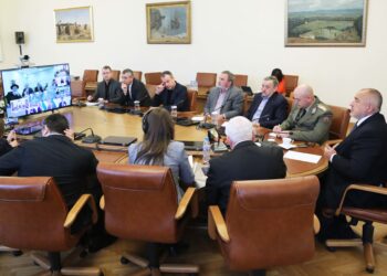450 души в Дупница получават храни и лекарства в дома си