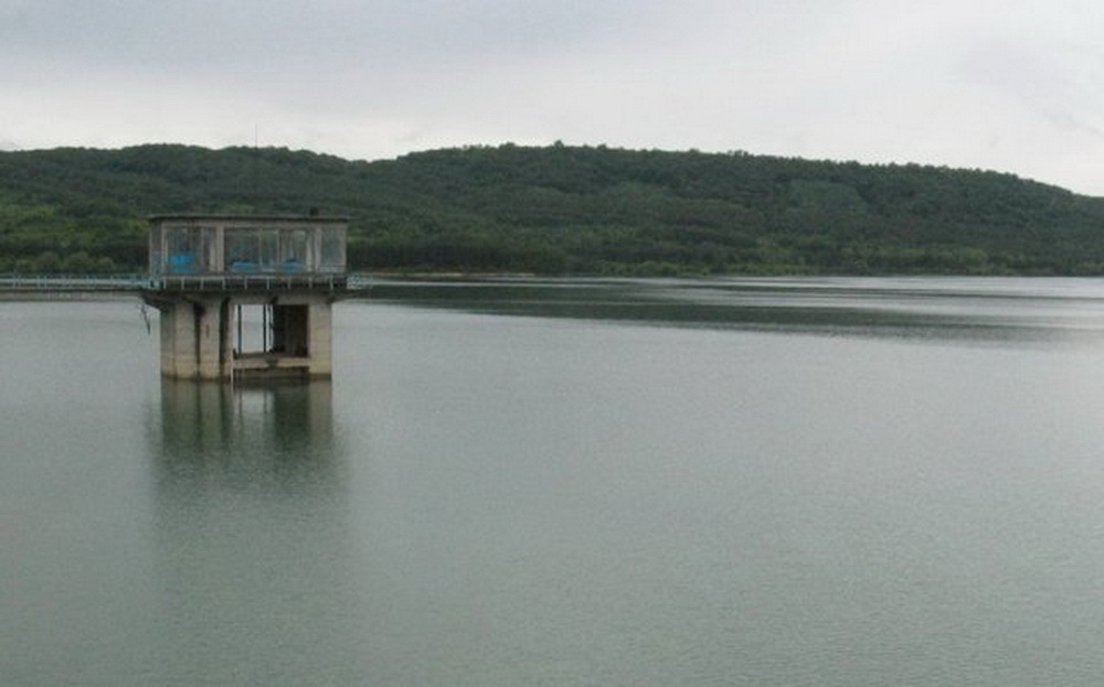 С близо 3 милиона кубика за месец е намаляла водата в яз. „Тича“